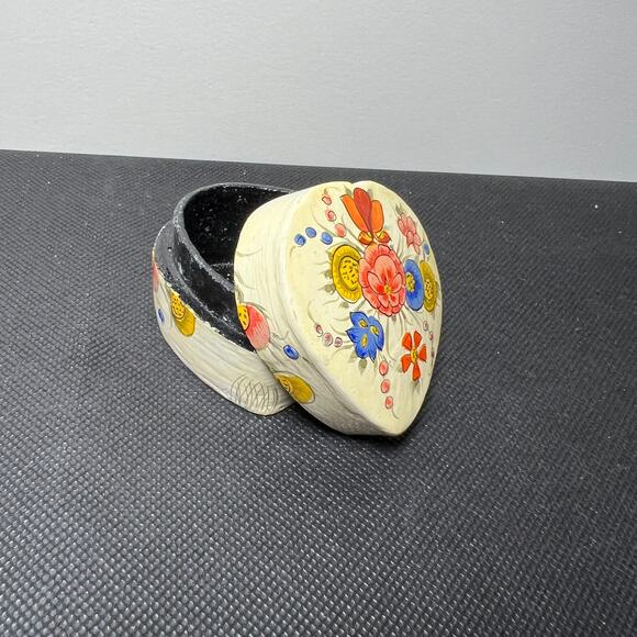 Vintage Heart Shaped Floral Trinket Box Hand Painted Folk Art Style - Picture 2 of 15